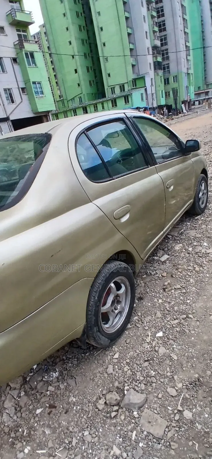 Toyota Platz 2000 Gold