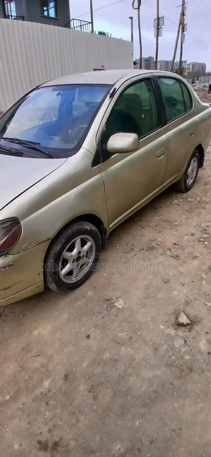 Toyota Platz 2000 Gold