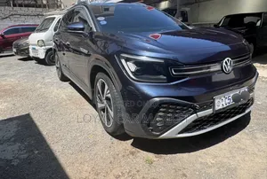 Photo - Volkswagen ID.6 2023 Blue