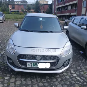 Photo - Suzuki Swift 2022 Silver