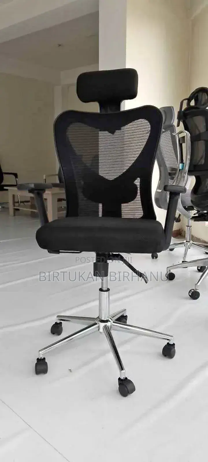 Comfortable Managerial Office Chair