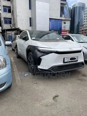 Toyota bZ4X 71.4 kWh AWD 2023 White