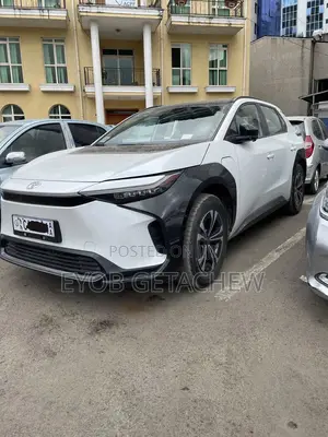 Photo - Toyota bZ4X 71.4 kWh AWD 2023 White