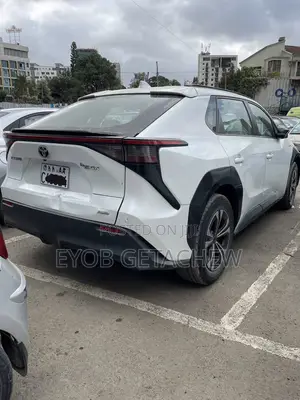 Toyota bZ4X 71.4 kWh AWD 2023 White