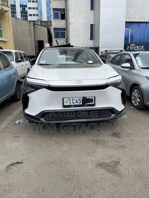 Toyota bZ4X 71.4 kWh AWD 2023 White
