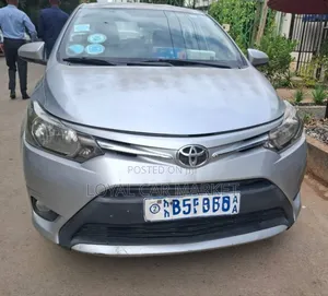 Photo - Toyota Yaris 2014 Silver