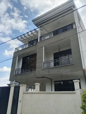 የሚሸጥ ዘመናዊ ቤት B+g+2 ላምበረት አካባቢ ኮምፓወንድ ውስጥ