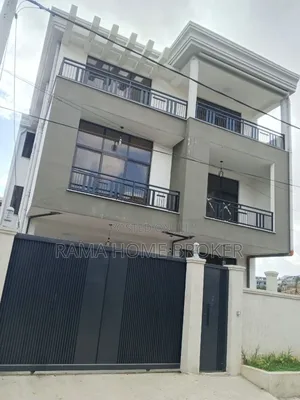 የሚሸጥ ዘመናዊ ቤት B+g+2 ላምበረት አካባቢ ኮምፓወንድ ውስጥ