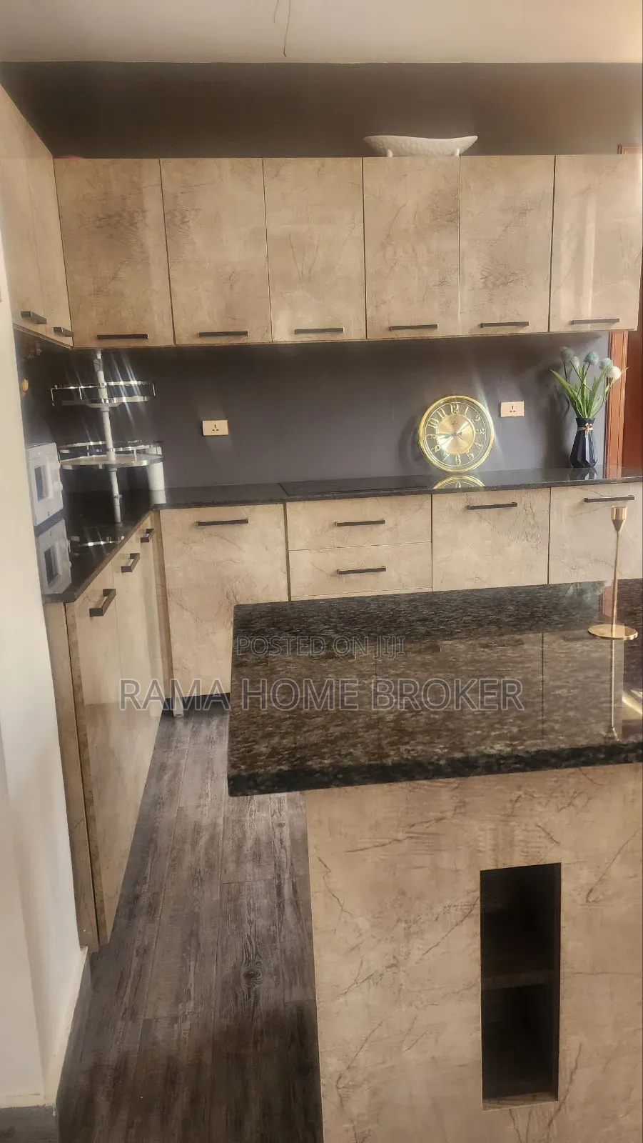 የሚሸጥ ዘመናዊ ቤት B+g+2 ላምበረት አካባቢ ኮምፓወንድ ውስጥ