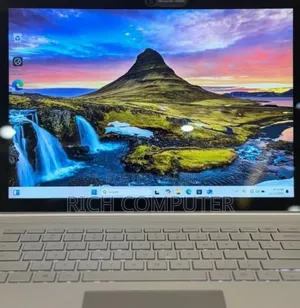 New Laptop Microsoft Surface 8GB Intel Core I5 SSD 256GB