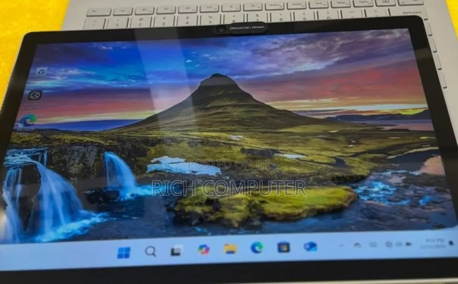 New Laptop Microsoft Surface 8GB Intel Core I5 SSD 256GB