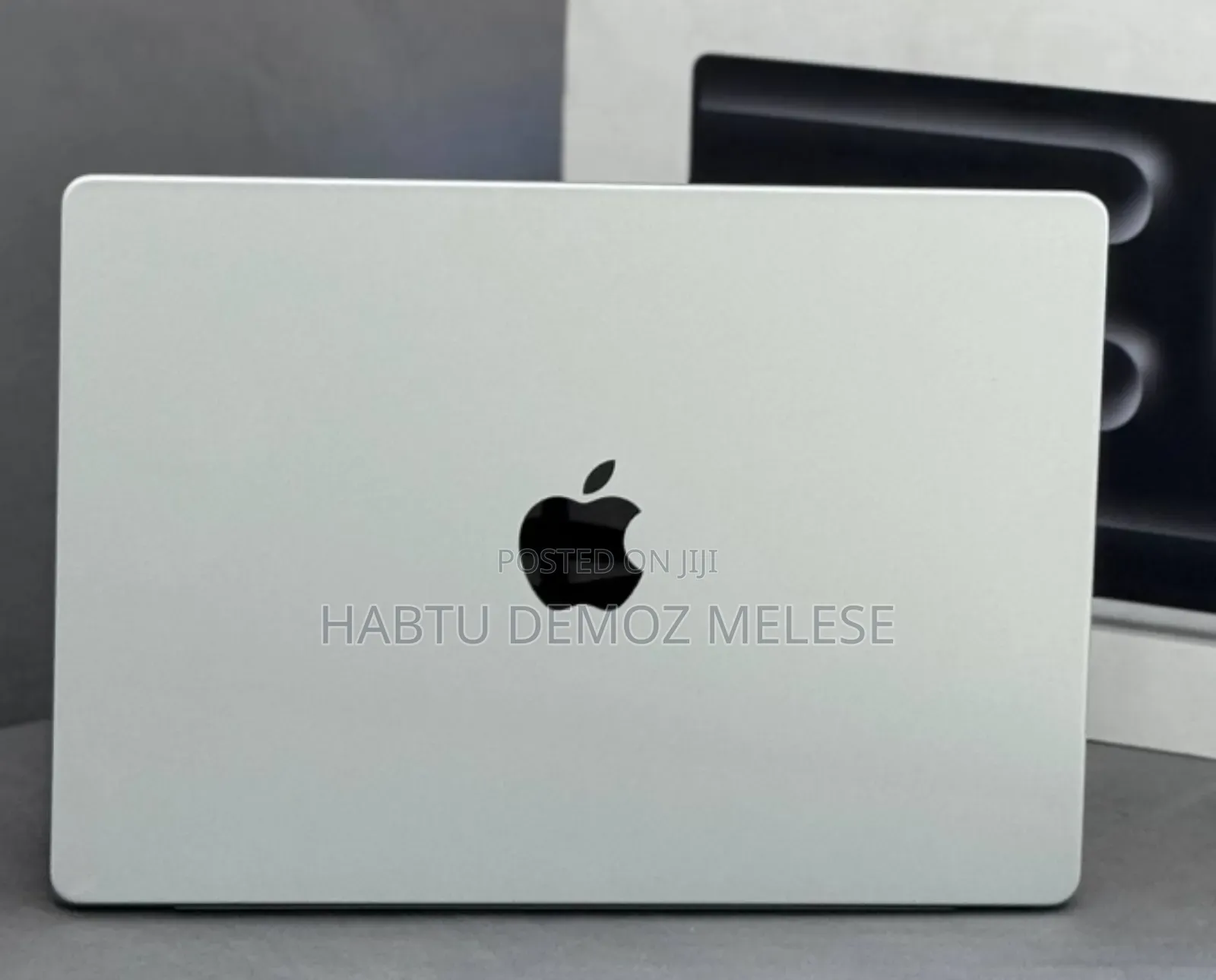 New Apple MacBook Air 2024 M3 13-Inch 8GB Intel Core I5 SSD 512GB