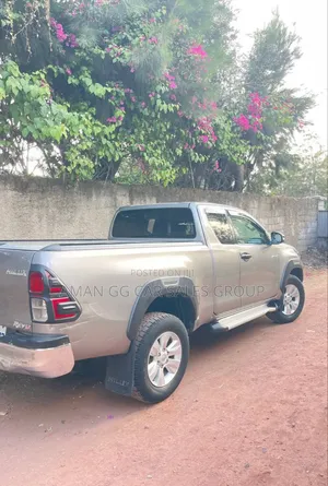 Toyota Hilux 2017 Gray