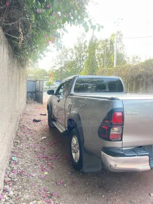 Toyota Hilux 2017 Gray
