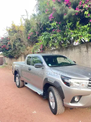 Toyota Hilux 2017 Gray