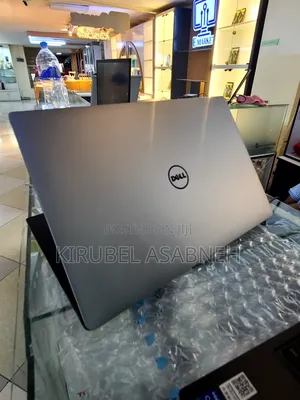 New Laptop Dell Precision 5520 16GB Intel Core I7 SSD 512GB
