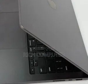 New Laptop Apple MacBook Air 2024 M3 13-Inch 18GB Apple M3 SSD 1T