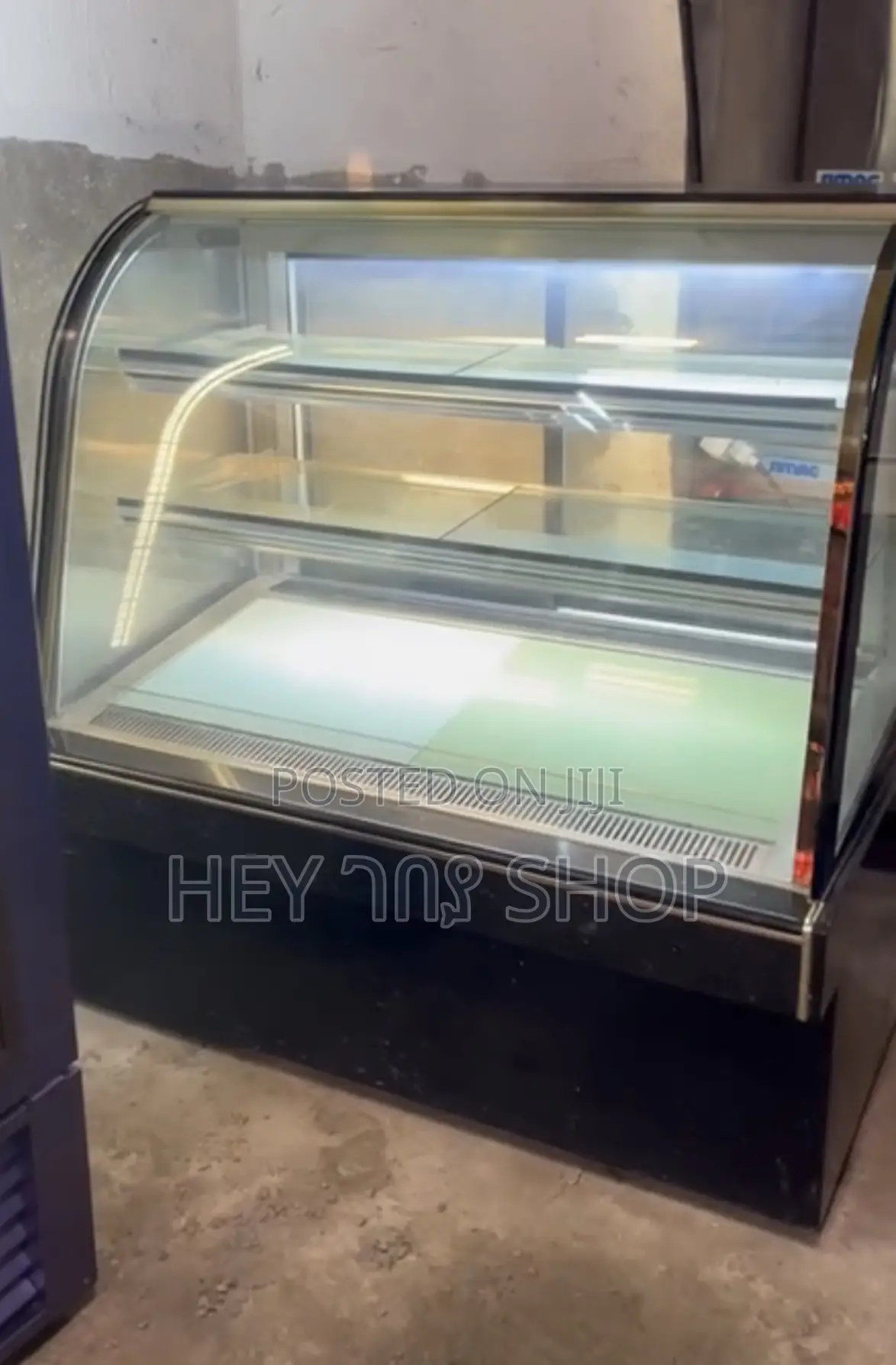 Cake Display / ኬክ ዲስፕለይ