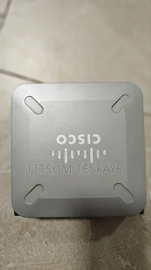 Photo - Cisco Switch 8 Port