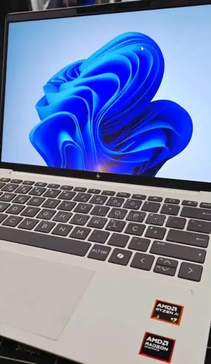 New Laptop HP OmniBook 5 14" 32GB AMD Ryzen 5 SSD 1T