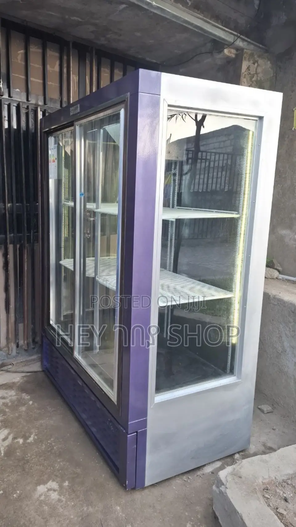 Commercial 3 Dimensions Display / 3ቱም ማእዝን እይታ ያለው ዲስፕለይ