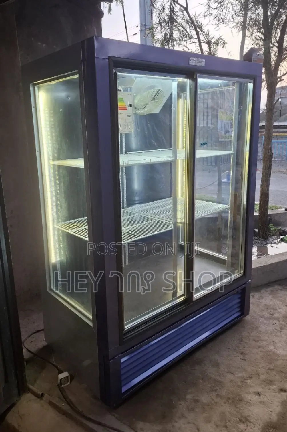 Commercial 3 Dimensions Display / 3ቱም ማእዝን እይታ ያለው ዲስፕለይ