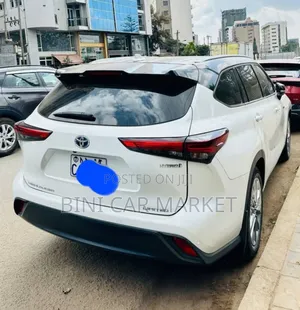 Toyota Highlander Hybrid Limited 2024 White