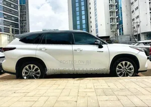 Toyota Highlander Hybrid Limited 2024 White