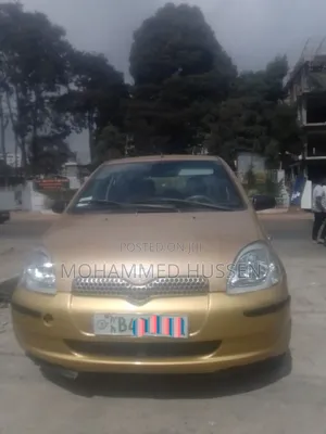 Photo - Toyota Vitz 1999 Gold
