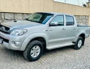 Toyota Hilux 2010 Silver