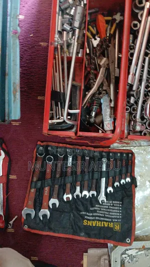 Hand Tools Fool Complet Set Used in Garage