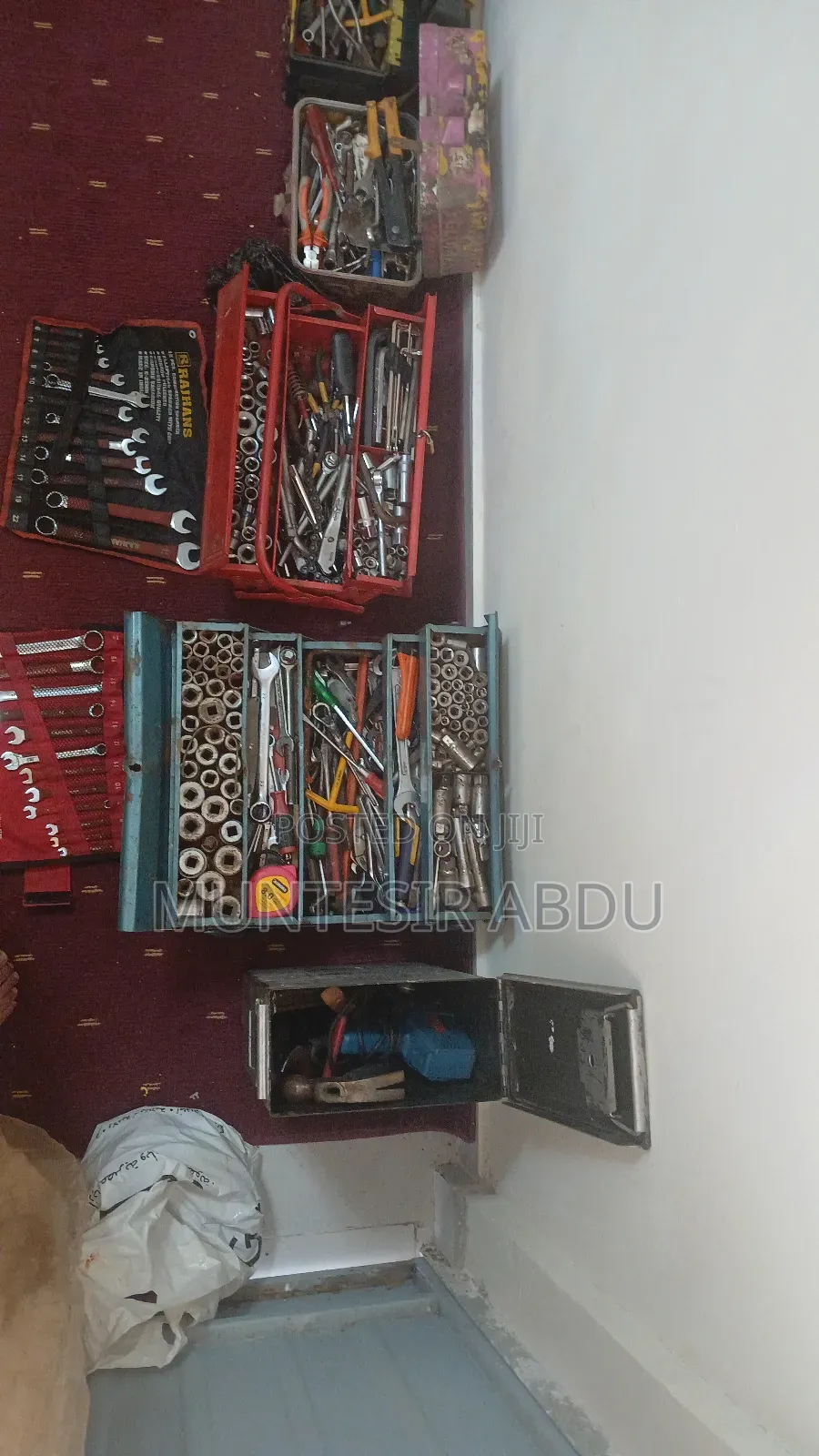 Hand Tools Fool Complet Set Used in Garage