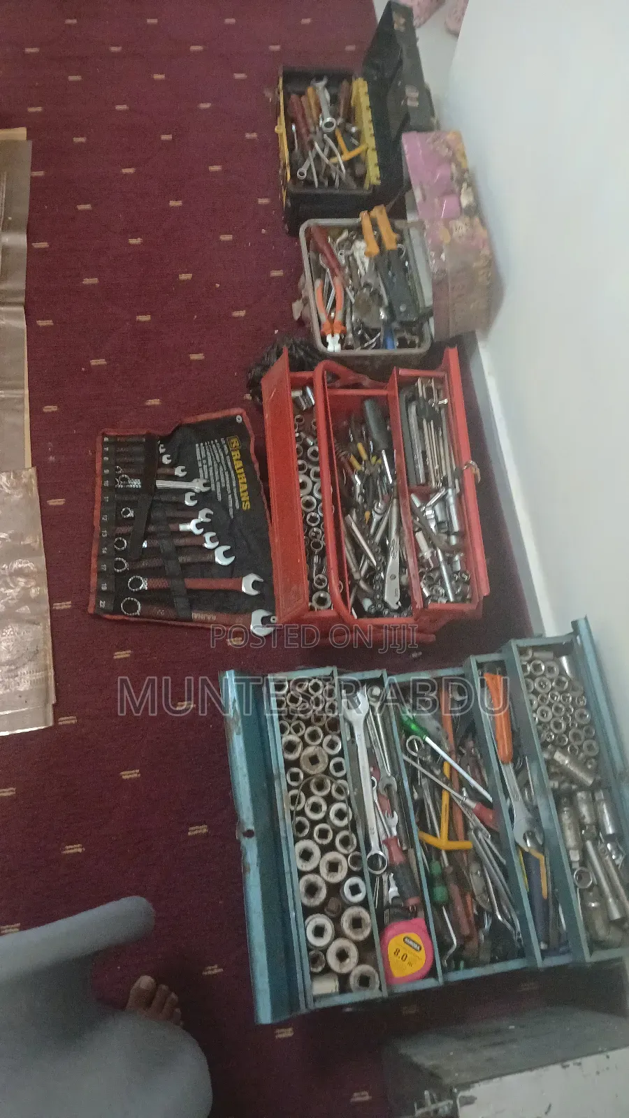 Hand Tools Fool Complet Set Used in Garage