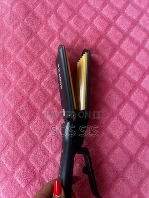 Photo - Hair Straightner