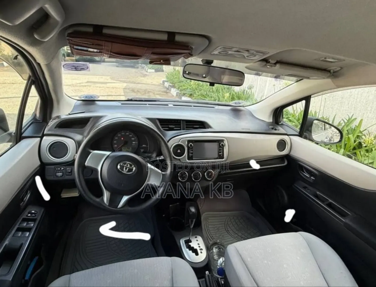 Toyota Yaris 2012 Silver