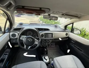 Toyota Yaris 2012 Silver