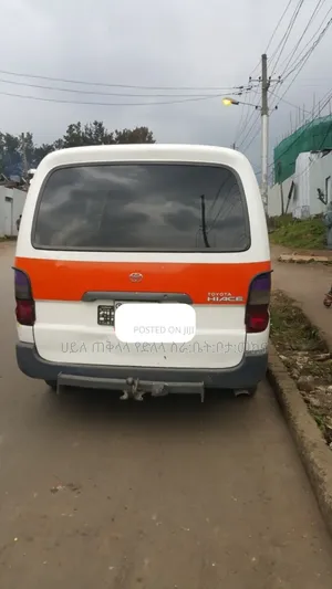 Toyota HiAce 1999 White