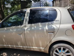 Toyota Vitz 2004 Gold