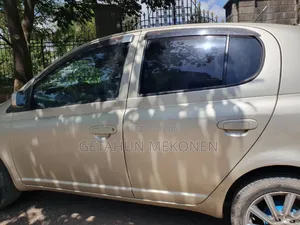 Toyota Vitz 2004 Gold