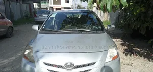 Photo - Toyota Yaris 2010 Silver