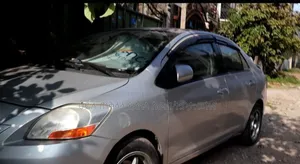 Toyota Yaris 2010 Silver