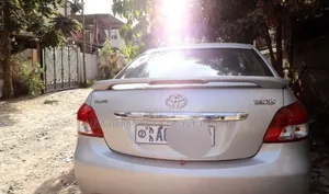 Toyota Yaris 2010 Silver
