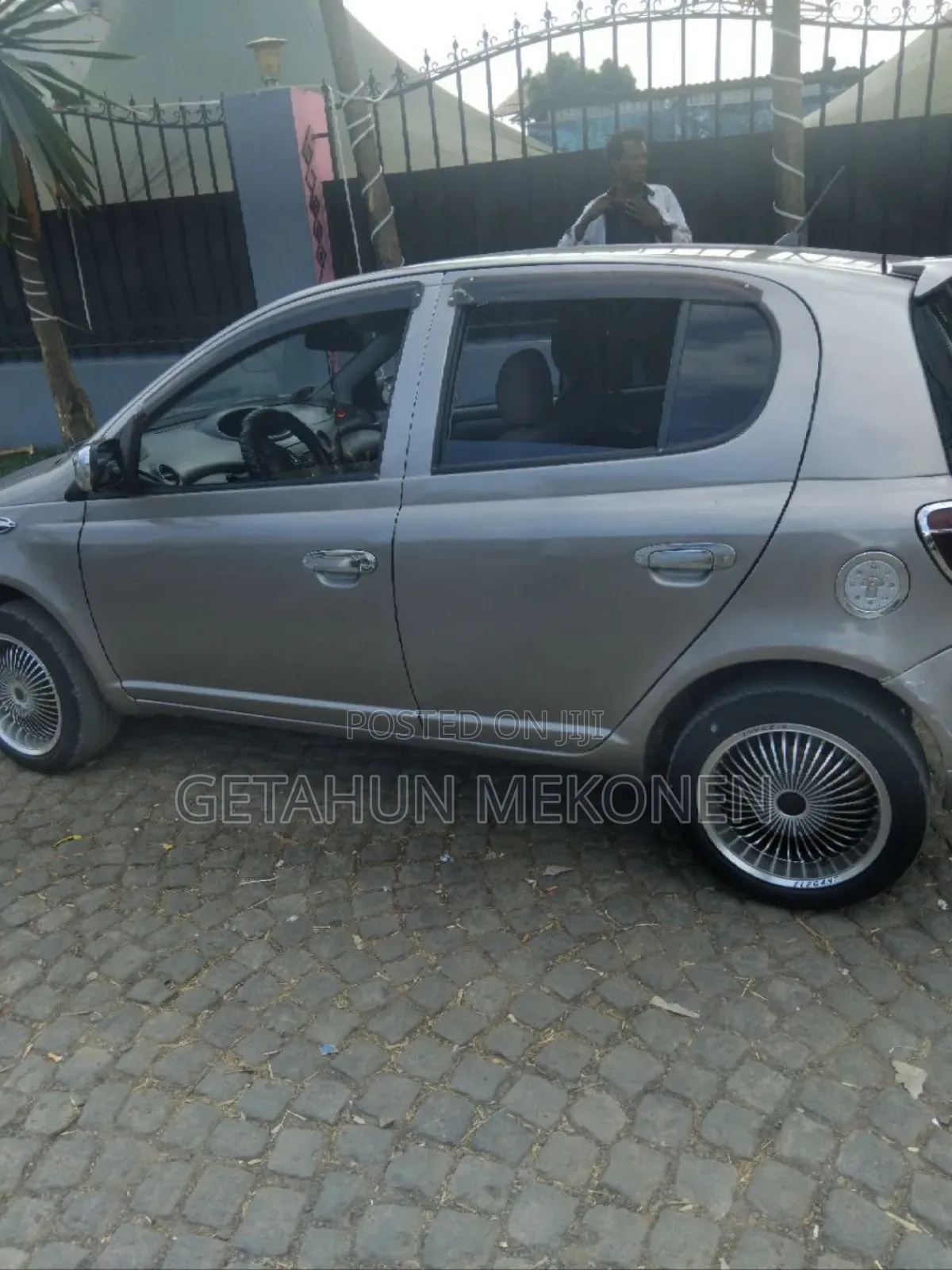 Toyota Vitz 2004 Silver