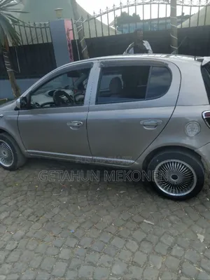 Toyota Vitz 2004 Silver