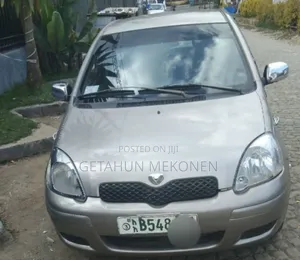 Toyota Vitz 2004 Silver