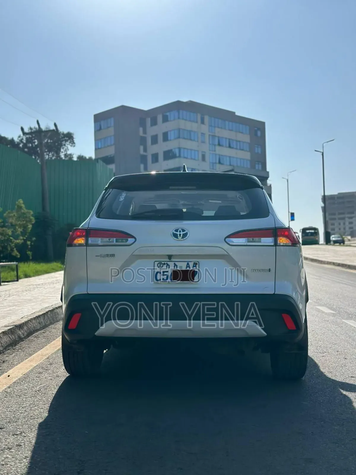 Toyota Corolla Cross Hybrid 2024 White