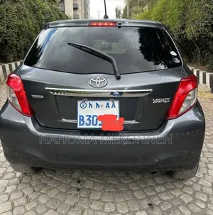 Toyota Yaris 2012 Gray