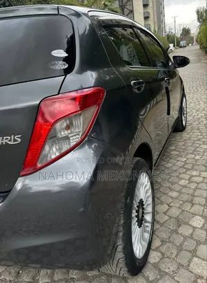 Toyota Yaris 2012 Gray