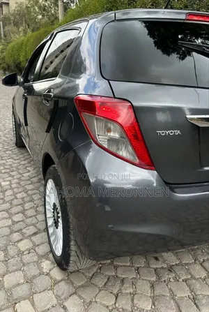 Toyota Yaris 2012 Gray