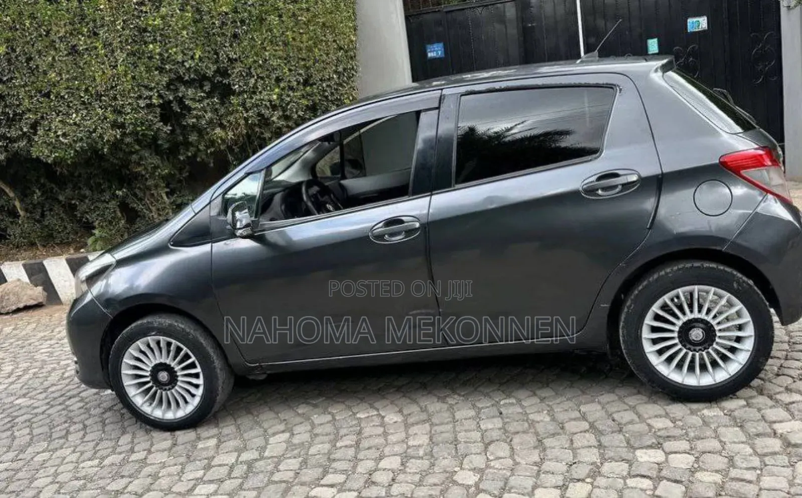Toyota Yaris 2012 Gray